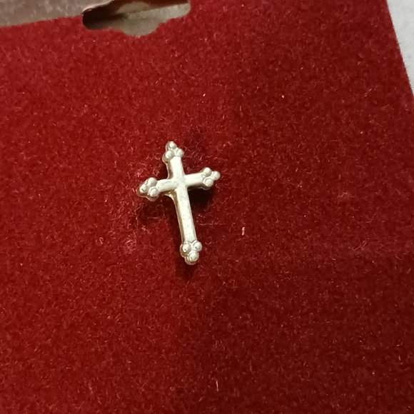 NEW! Beautiful Cross Pin - Picture 4 of 9